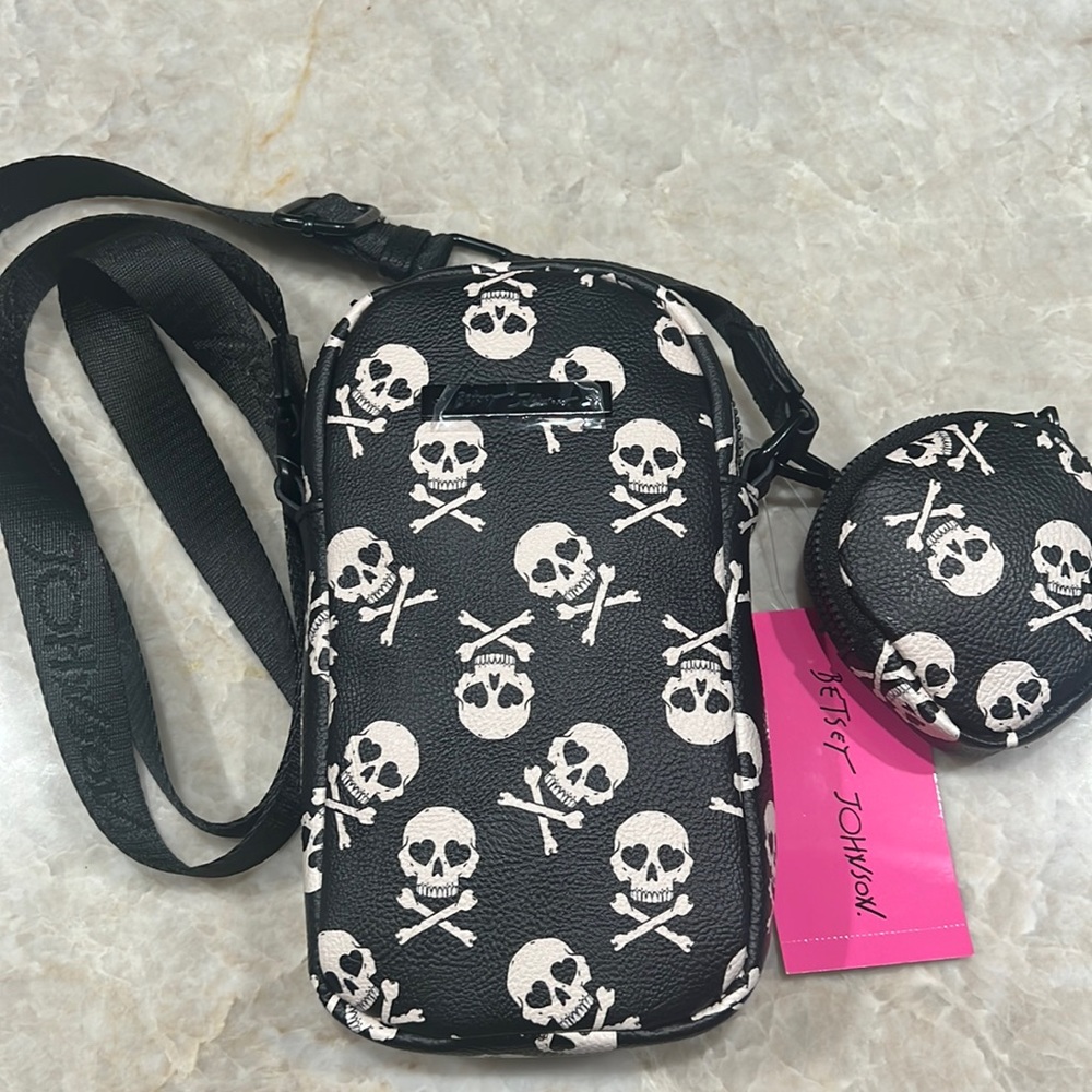 Betsey Johnson XOMINDY